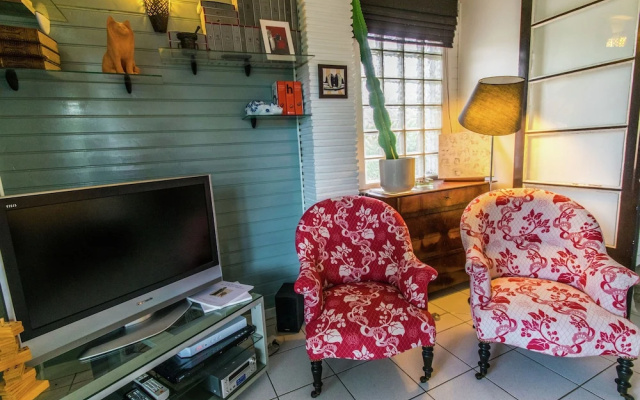 Stylishly Furnished House With Garden 7-minute Walk From the Beach