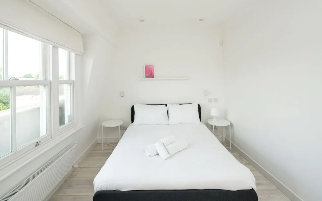 Elegant 2BD Flat near Portobello Rd with Balcony