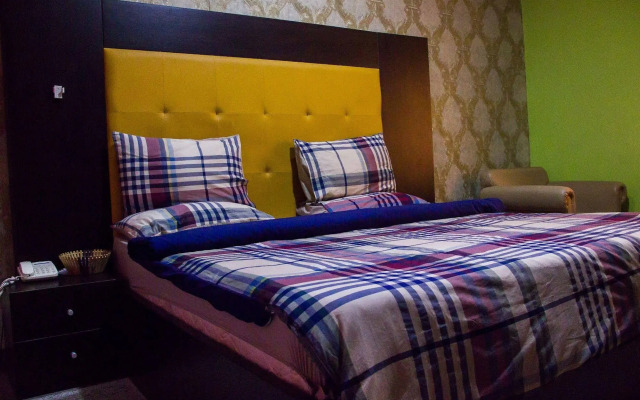 Paris Suites