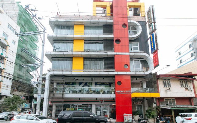 RedDoorz near Bambang Station