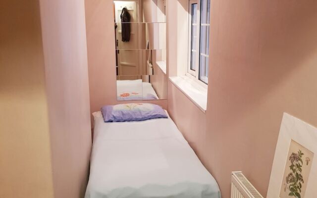 Thistle City London Apartment