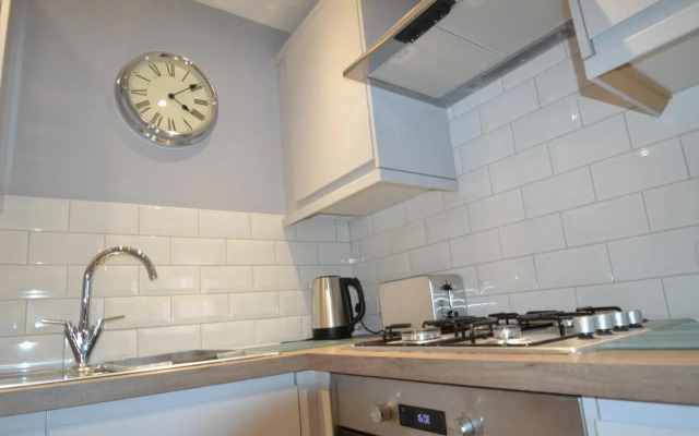 Charming 1 Bed Riverside Apartment