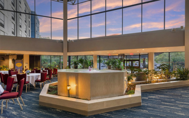 Best Western Royal Plaza Hotel & Trade Center