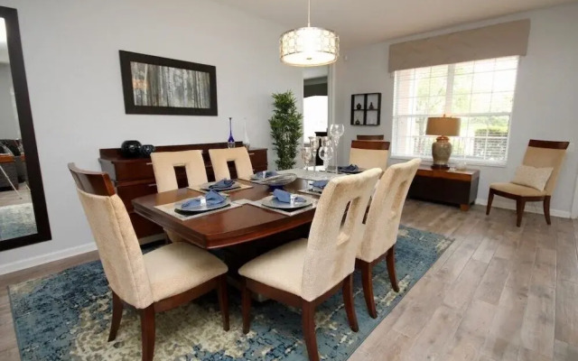 Lake View Paradise 3 Bedroom Condo by RedAwning