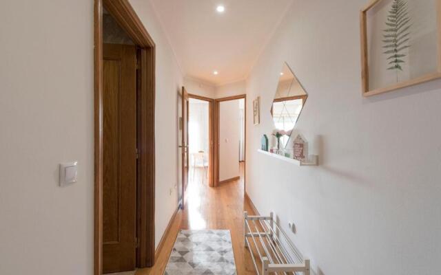 LovelyStay - 1BR Flat with Stunning Views over Porto