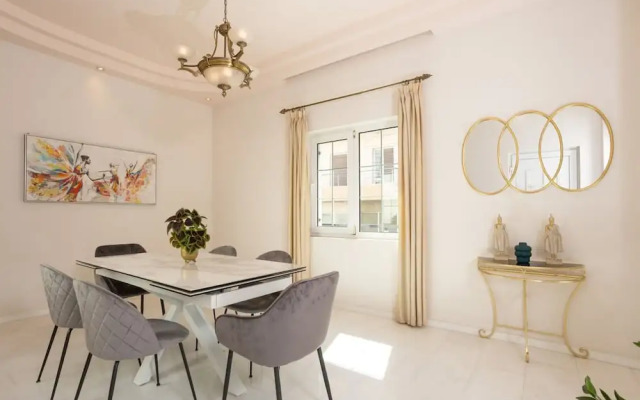 The White Marble Luxury City Apt