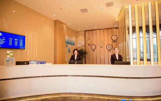 Yacht Holiday Hotel
