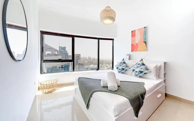 Spacious 3BR with 180˚ Dubai Marina Views