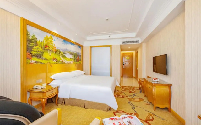 Venus Hotel Gongming Rainbow