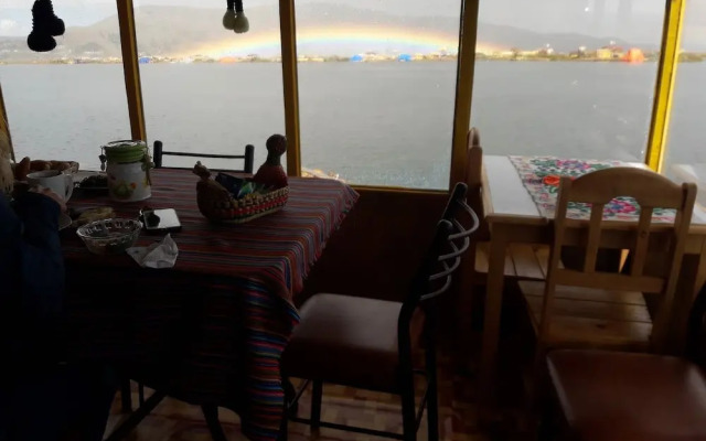 Uros Amaru Marka Lodge