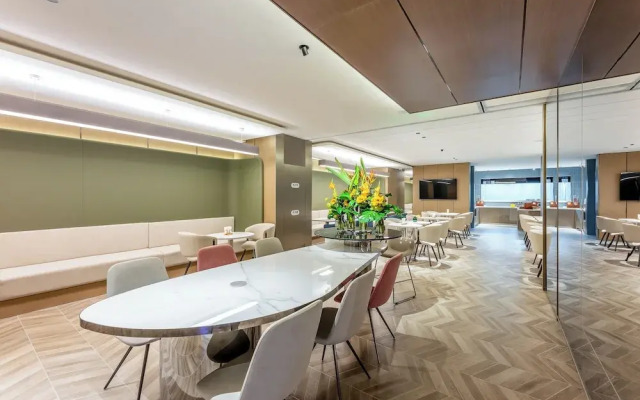 Holiday Inn Express Shanghai Jing'an Temple by IHG