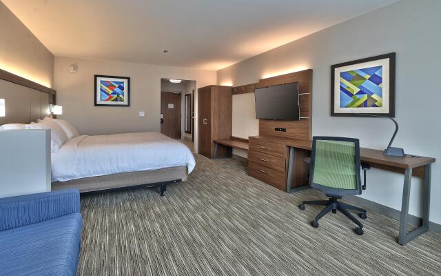 Holiday Inn Express & Suites Albuquerque East by IHG