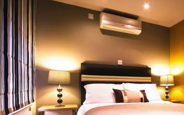 Thameside Hotel