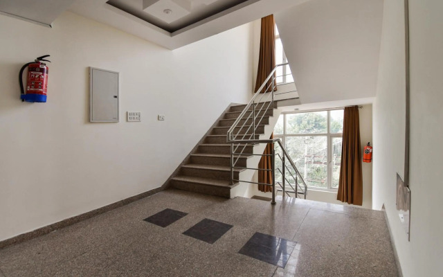 Flagship 76012 Hotel Grand Decor