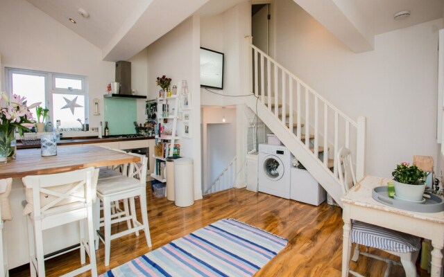 1 Bedroom Flat With Roof Terrace