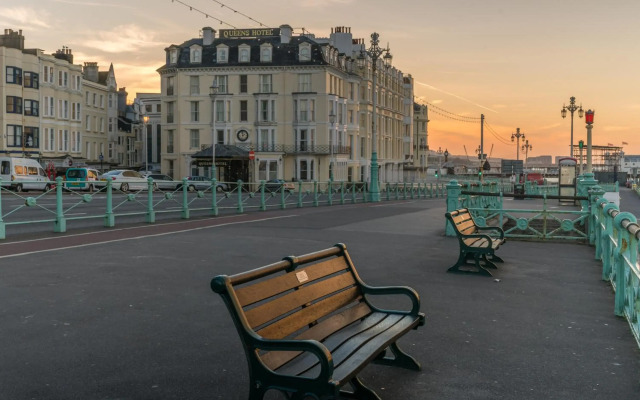 Queens Hotel