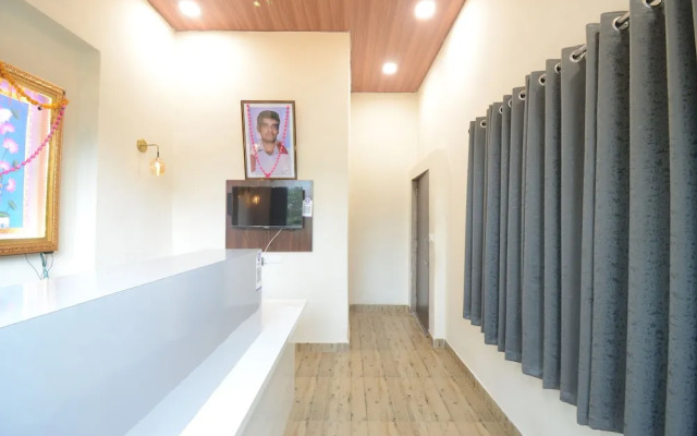 Hotel Shri Dhwaja Inn