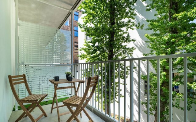 Modern Studio for 2 by Renters