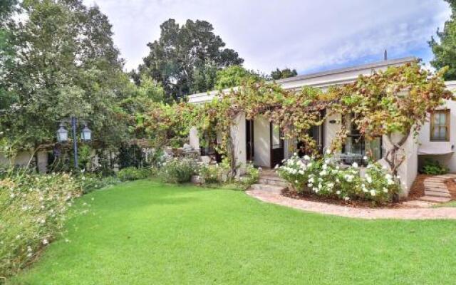 Three Oaks Bed  Breakfast