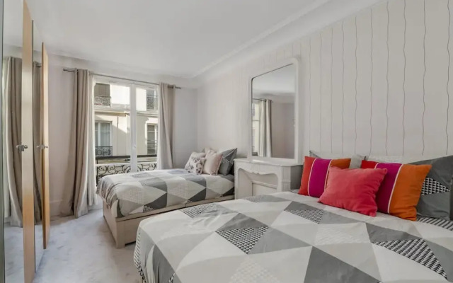 Luxury 4 Bed Residence - Next to Arc de Triomphe