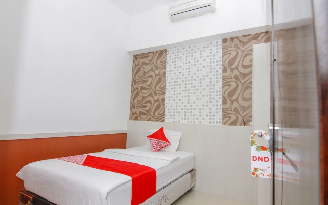 R Four Hotel by OYO Rooms