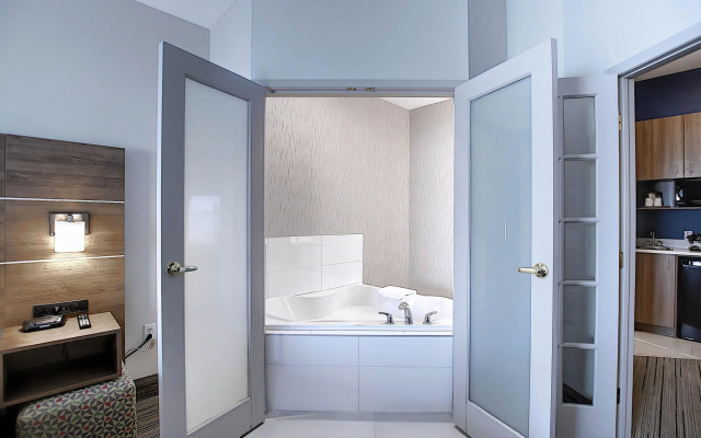 Holiday Inn Express Airport-Calgary by IHG