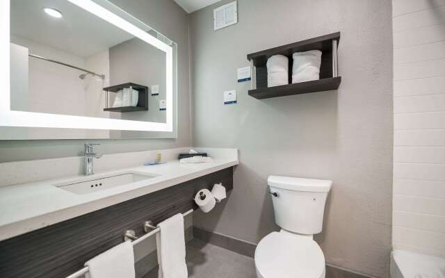 Clarion Pointe Marshall