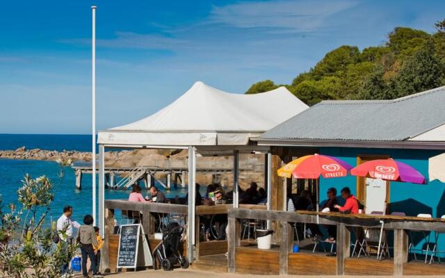 All Seasons Port Elliot Holiday House