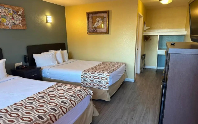 Hotel Avenida - Oceanside Camp Pendleton