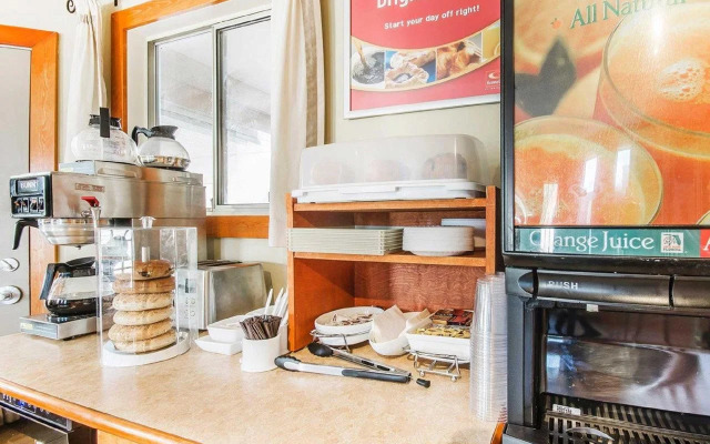 EconoLodge - Kelowna