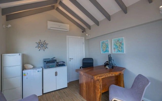 Le Nautique Luxury Beachfront Apartments