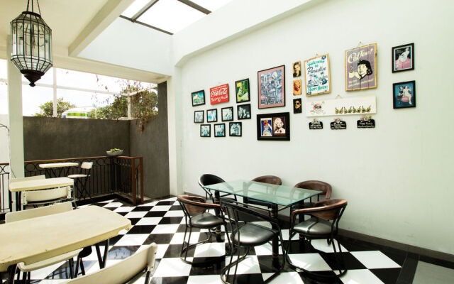 RedDoorz @ Burangrang