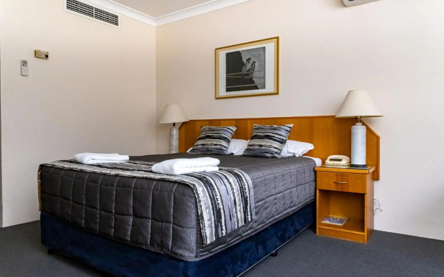 Charbonnier Motor Inn