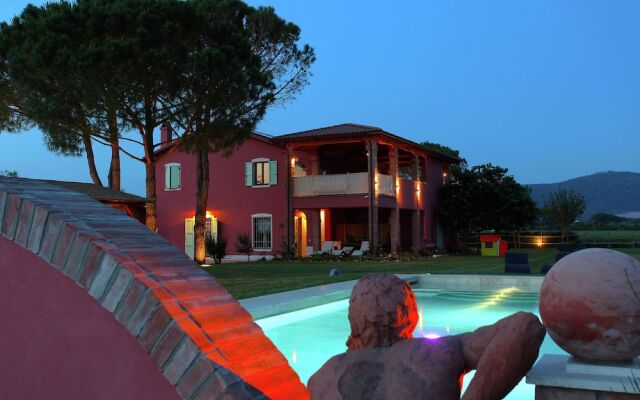 Cozy Holiday Villa in Grosseto with Swimming Pool