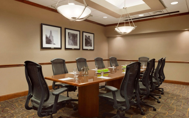 Embassy Suites by Hilton Kansas City International Airport