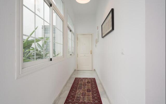 ML1C-Prime Location Marble Apartment with Patios