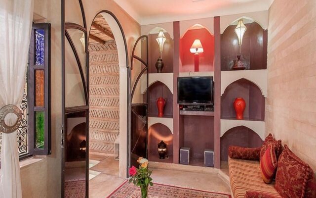 Dar Kamar Zamane - Adults Only