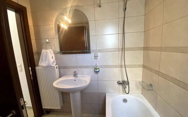 Impeccable Apt Sleeps 5 in Heraklion