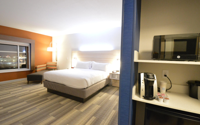 Holiday Inn Express & Suites Toledo South - Perrysburg by IHG