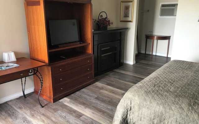 Rainbow Motor Inn - By the Falls