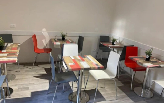 Newtown Hotel - Hostel