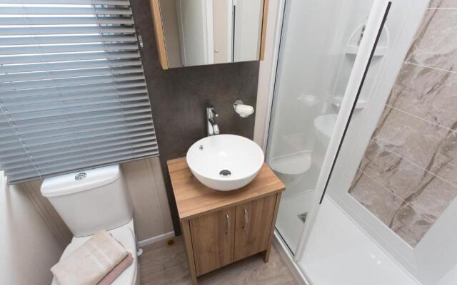 4 Berth Luxury Mini Lodge