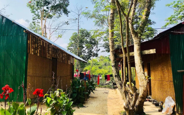 Yellow Moon M23 Hostel
