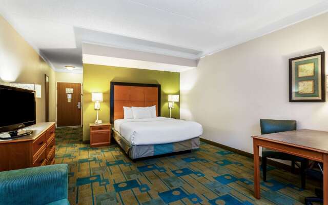 La Quinta Inn & Suites by Wyndham St. Pete-Clearwater Airpt