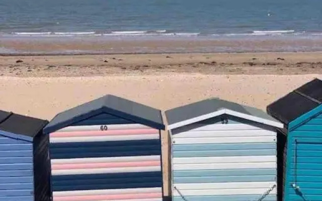 Beach Retreat, Stones Throw Away from Beach