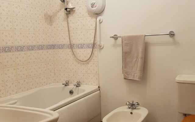 Lyndale Apartment