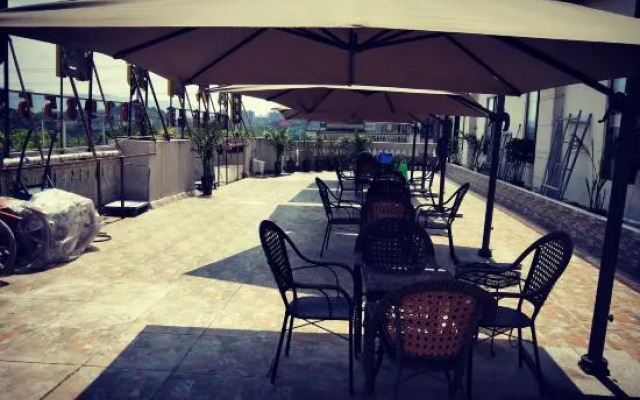 Six Day Business Hotel