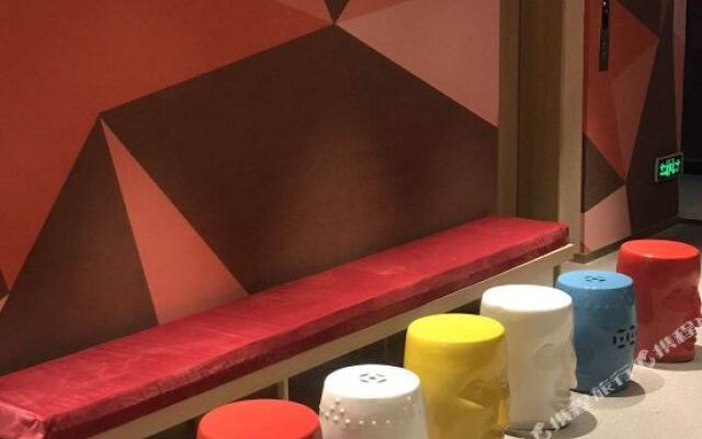 Qiu Sleeping Designer Hotel (Kunming Jinma Bijifang Nanping Pedestrian Street Branch)