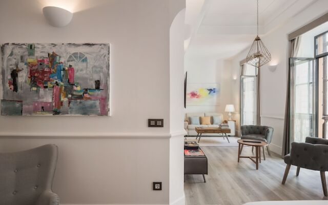 Puerta Catedral Holiday Suites