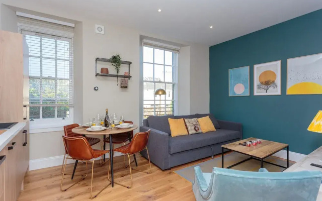 Lovely Apartment Beneath Edinburgh Castle